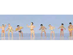 水着姿の子供たち [24-217]